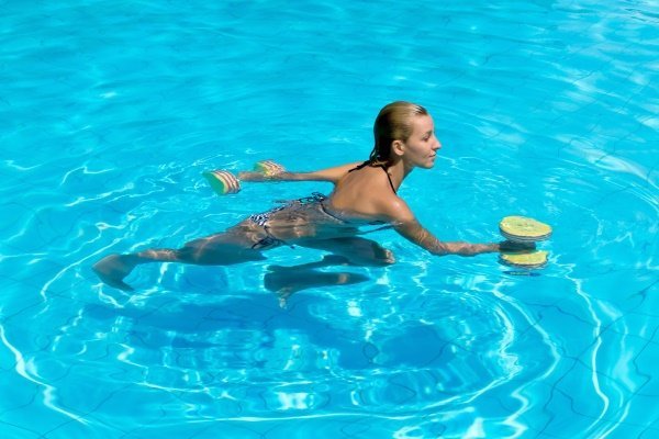 Упражнения в бассейне для похудения: польза тренировок, правила, комплекс упражнений