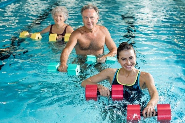 Упражнения в бассейне для похудения: польза тренировок, правила, комплекс упражнений