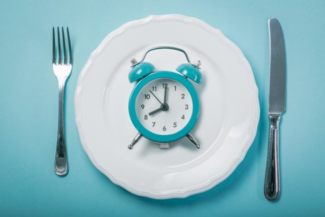Периодическое голодание: суть методики, преимущества и недостатки, виды голодания