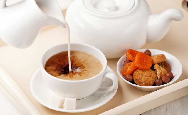 Чай с молоком: химический состав, польза и вред, самые лучшие рецепты заваривания