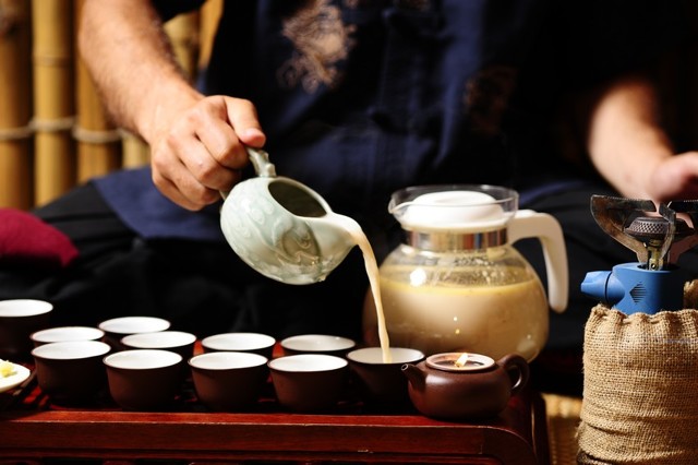 Монгольский чай: состав, полезные свойства и противопоказания, методика заваривания