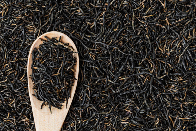 Черный чай: полезные свойства, вред и противопоказания, рекомендации по завариванию