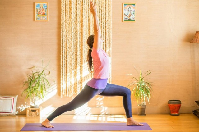 Упражнения йоги для начинающих в домашних условиях: особенности и правила